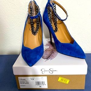 Jessica Simpson pumps